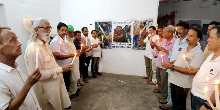 মানবতার প্রতি শ্রদ্ধা জানিয়ে মোমবাতি জ্বালিয়ে প্রতিবাদ কর্মসূচি পালন করলো অল ত্রিপুরা অসংগঠিত শ্রমিক ফেডারেশন।