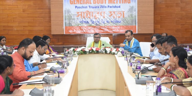 পশ্চিম ত্রিপুরা জিলা পরিষদের সাধারণ সভায় গ্রামীণ উন্নয়নের রূপরেখা নির্ধারণ, অবকাঠামো, স্বাস্থ্য, শিক্ষা, পানীয় জল ও সড়ক ব্যবস্থার উন্নয়ন নিয়ে বিস্তৃত আলোচনা; মন্ত্রী রতন লাল নাথের নেতৃত্বে প্রশাসন ও জনপ্রতিনিধিদের কার্যকর সমন্বয়ে গৃহীত হল বিভিন্ন গুরুত্বপূর্ণ সিদ্ধান্ত।