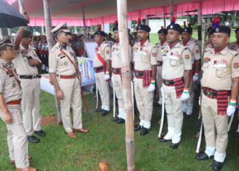 ১৫ই আগস্ট স্বাধীনতা দিবস উপলক্ষে আগরতলা আসাম রাইফেল মাঠে নির্ধারিত ফাইনাল প্রস্তুতি বৃষ্টির কারণে অনুষ্ঠিত না হলেও, প্রস্তুতি পর্যালোচনা করেন পুলিশের মহা-নির্দেশক।