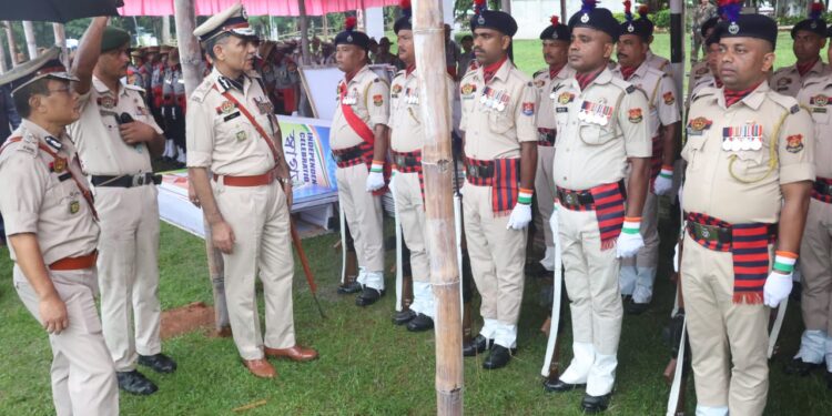 ১৫ই আগস্ট স্বাধীনতা দিবস উপলক্ষে আগরতলা আসাম রাইফেল মাঠে নির্ধারিত ফাইনাল প্রস্তুতি বৃষ্টির কারণে অনুষ্ঠিত না হলেও, প্রস্তুতি পর্যালোচনা করেন পুলিশের মহা-নির্দেশক।