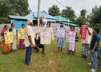 আজ, আগরতলায় এ আই কে কে এম এস-এর উদ্যোগে কর্পোরেট ভারত ছাড় আন্দোলনের ডাক দেয় এবং মার্কিন প্রেসিডেন্ট ডোনার টাম্পের কোষপুতুল দাহ করে প্রতিবাদ জানায়।