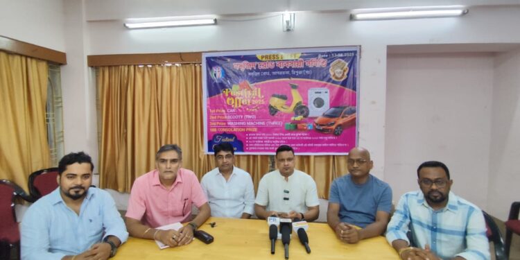 বানিজ্যিক বিভিন্ন বিষয় নিয়ে আগরতলা প্রেসক্লাবে সাংবাদিক সম্মেলন করে মসজিদ রোড সমিতি।