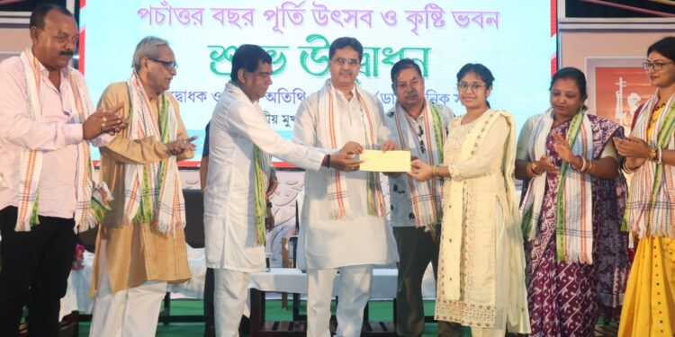 বড়দোয়ালী উচ্চ মাধ্যমিক বিদ্যালয়ের বর্ষপূর্তি উদযাপন অনুষ্ঠানে উপস্থিত ছিলেন মুখ্যমন্ত্রী ডা: মানিক সাহা। 