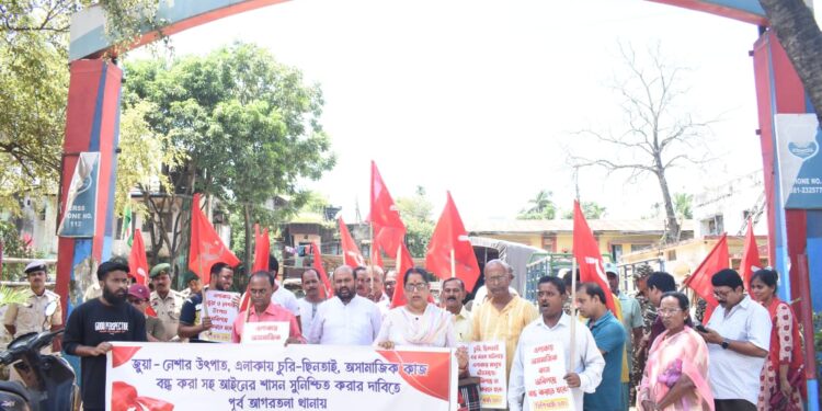 জুয়া ও নেশাসহ অপরাধমূলক কর্মকাণ্ডের বিরুদ্ধে বনমালীপুরে ক্ষোভ প্রকাশ, অভিযোগ জানাতে পূর্ব আগরতলা থানায় গেল সিপিআইএম