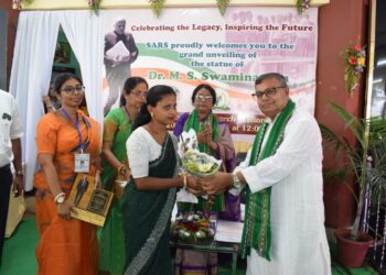 সবুজ বিপ্লবের জনক ড. এম. এস. স্বামীনাথনের মর্মর মূর্তি উন্মোচনের ঐতিহাসিক মুহূর্ত।