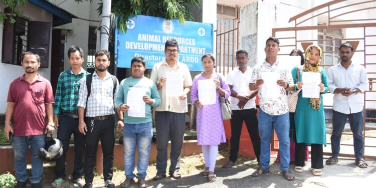 ৫ মাস ধরে বেতন বঞ্চিত প্রাণিসম্পদ বিকাশ দপ্তরের ২৬ জন কর্মী ক্ষোভে ফুঁসছেন