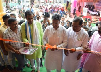 একদন্ত সামাজিক সংস্থার উদ্যোগে গণেশ পূজা উদ্বোধন, রক্তদান কর্মসূচি ও দুস্থদের মাঝে বস্ত্র বিতরণ অনুষ্ঠিত।