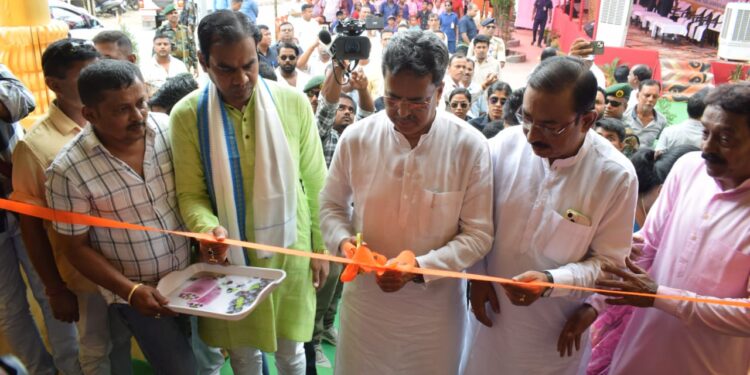 একদন্ত সামাজিক সংস্থার উদ্যোগে গণেশ পূজা উদ্বোধন, রক্তদান কর্মসূচি ও দুস্থদের মাঝে বস্ত্র বিতরণ অনুষ্ঠিত।