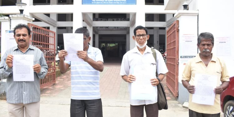 পূজা বোনাসসহ নানা দাবিতে শ্রম কমিশনারের দফতরে প্রাইভেট সিকিউরিটি গার্ড ও সাফাই কর্মীদের ডেপুটেশন