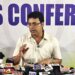 প্রাক্তন মুখ্যমন্ত্রী বিপ্লব কুমার দেব সংবাদ সম্মেলনে বিভিন্ন বিষয়ে মত প্রকাশ করছেন