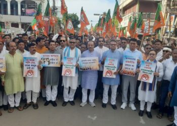 বিজেপির বিক্ষোভ মিছিল ঘিরে কংগ্রেস ভবনের সামনে পুলিশ কড়াকড়ি