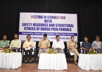 দুর্গোৎসবকে কেন্দ্র করে নিরাপত্তা ও শৃঙ্খলা বজায় রাখতে কড়া নজরদারির বার্তা জেলা প্রশাসনের