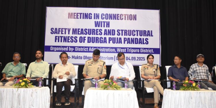 দুর্গোৎসবকে কেন্দ্র করে নিরাপত্তা ও শৃঙ্খলা বজায় রাখতে কড়া নজরদারির বার্তা জেলা প্রশাসনের