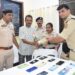 পুজোর আগে চুরি যাওয়া মোবাইল মালিকদের হাতে ফিরিয়ে দিল পুলিশ, খুশির হাসি ২৮ জনের মুখে।