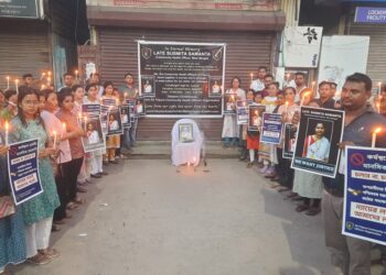 পশ্চিম মেদিনীপুরের ঘাগরী জোগনাথ চক হেল্থ অ্যান্ড ওয়েলনেস সেন্টারের কমিউনিটি হেলথ অফিসার সুস্মিতা সামন্তের অকাল প্রয়াণে গভীর শোকের ছায়া নেমে এসেছে।