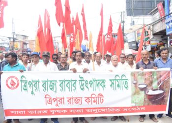 ন্যায্য মূল্য ও অধিকার আদায়ের দাবিতে ত্রিপুরা রাবার উৎপাদক সমিতির আন্দোলন।