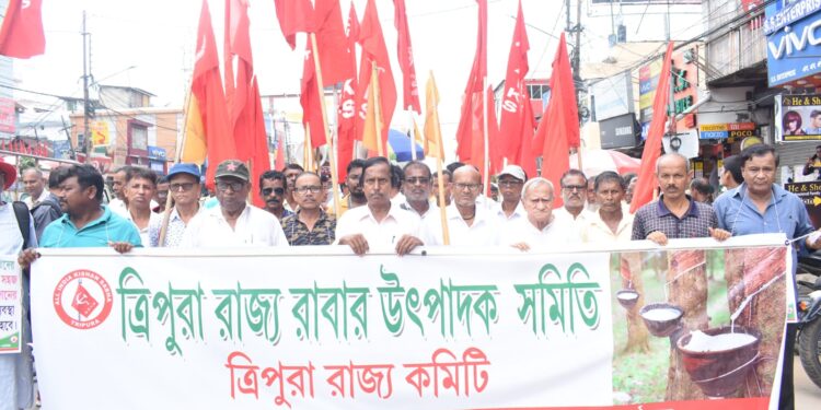 ন্যায্য মূল্য ও অধিকার আদায়ের দাবিতে ত্রিপুরা রাবার উৎপাদক সমিতির আন্দোলন।