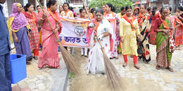 প্রধানমন্ত্রীর জন্মদিন উপলক্ষে সেবা পাক্ষিক কর্মসূচির অংশ হিসেবে ২০ নং ওয়ার্ডে স্বচ্ছ ভারত অভিযান পরিচালনা করলেন কর্পোরেটর রত্না দত্ত