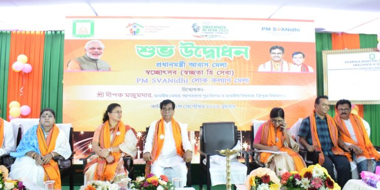 হাওড়ার পাড়ের মানুষের জন্য নতুন আবাসনের স্বপ্ন নিয়ে প্রধানমন্ত্রী ও মেয়র দীপক মজুমদারের উদ্যোগে উদ্বোধন প্রধানমন্ত্রীর আবাস মেলার