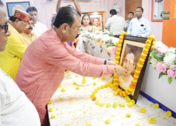 পণ্ডিত দীনদয়াল উপাধ্যায়ের ১১০তম জন্মদিন কে সামনে রেখে বিজেপি প্রদেশ কার্যালয়ে এক শ্রদ্ধা সভার আয়োজন করেন।