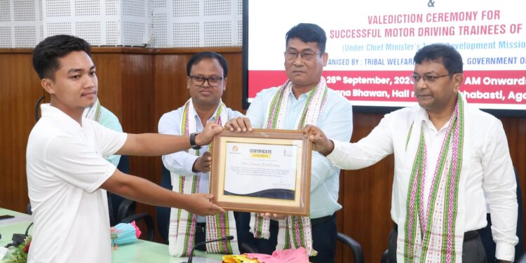 CIPET-এর প্রশিক্ষণার্থীদের সংবর্ধনা অনুষ্ঠানে উপজাতি কল্যাণ দপ্তরের মন্ত্রী বিকাশ দেববর্মা, প্রজ্ঞা ভবন, আগরতলা 