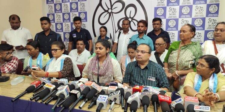 বাজারদর বাড়ানো থেকে শুরু করে হাস্যকর পুলিশি ভূমিকা — সবেতেই ক্ষোভ তৃণমূলের। বঙ্গে যেমন গতি, তেমনি ত্রিপুরায়ও জোরদার প্রচার ও পাল্টা-প্রচার