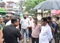 বর্ষায় জল জমার সমস্যা দূর করতে উদ্যোগী আগরতলা পুর নিগম — মেয়র দীপক মজুমদার পরিদর্শন করলেন লক্ষ্মী নারায়ণ বাড়ি রোডের কভার ড্রেন নির্মাণের কাজ।