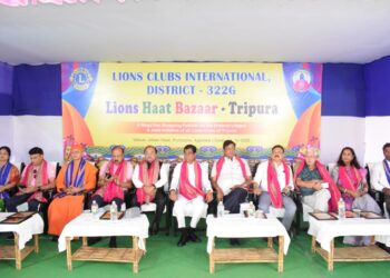 লায়ন্স ক্লাবের উদ্যোগে সমাজসেবার দৃষ্টান্ত! পূর্বাশা প্রাঙ্গণে অনুষ্ঠিত “মেগা ফ্রি শপিং ফেস্টিভ্যাল”-এ সহস্রাধিক মানুষের মুখে ফুটল আনন্দের হাসি। শাড়ি থেকে শুরু করে নিত্যপ্রয়োজনীয় সামগ্রী — সবই বিনামূল্যে বিতরণ করে মানবতার বার্তা পৌঁছে দিল লায়ন্স ক্লাবস ইন্টারন্যাশনাল, ডিস্ট্রিক্ট–৩২২জি। মেয়র দীপক মজুমদারসহ উপস্থিত বিশিষ্ট অতিথিরা উদ্যোগটিকে সমাজের জন্য এক অনন্য অনুপ্রেরণা হিসেবে অভিহিত করেন। মানবিকতার এই মেলায় লায়ন্স ক্লাব স্থাপন করলো এক উজ্জ্বল উদাহরণ। 