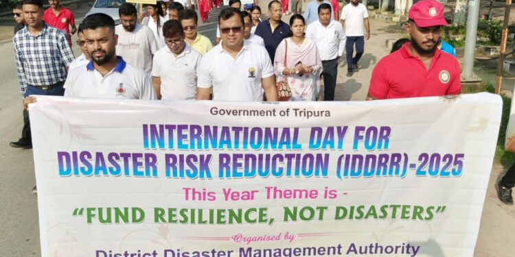 আন্তর্জাতিক দুর্যোগ ঝুঁকি হ্রাস দিবস উপলক্ষে আগরতলায় সচেতনতা শোভাযাত্রা, অংশগ্রহণ পশ্চিম জেলার প্রশাসনিক আধিকারিকদের