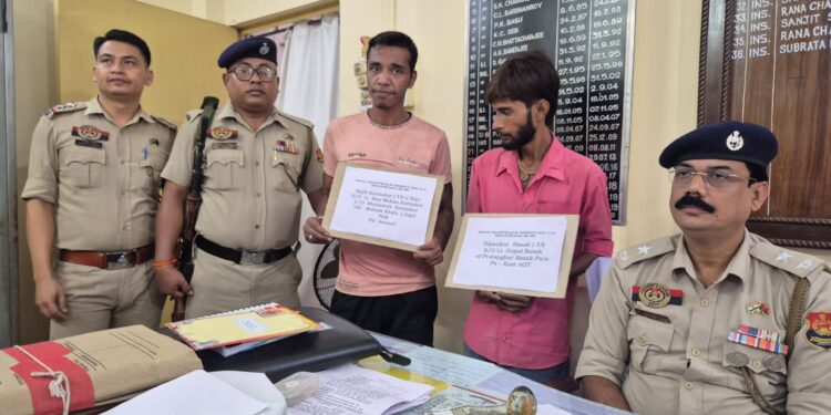 বিজয় সংঘ এলাকায় চুরির ঘটনায় বড় সাফল্য পূর্ব আগরতলা থানার পুলিশের! পার্থ লস্করের বাড়ি ও রাম ঠাকুর বালিকা বিদ্যালয় থেকে চুরি যাওয়া সামগ্রী ও নগদ টাকা সহ দুই চোরকে আটক করেছে পুলিশ। ঘটনার বিস্তারিত জানালেন থানার ইনচার্জ সুব্রত দেবনাথ।