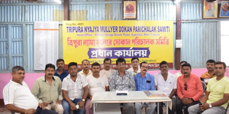 রাজ্যের রেশন ভোক্তাদের হাতে শারদীয় উপহার তুলে দিতে খাদ্য দপ্তরের উদ্যোগকে স্বাগত জানাল ত্রিপুরা ন্যায্য মূল্যের দোকান পরিচালক সমিতির এমসি কমিটি।