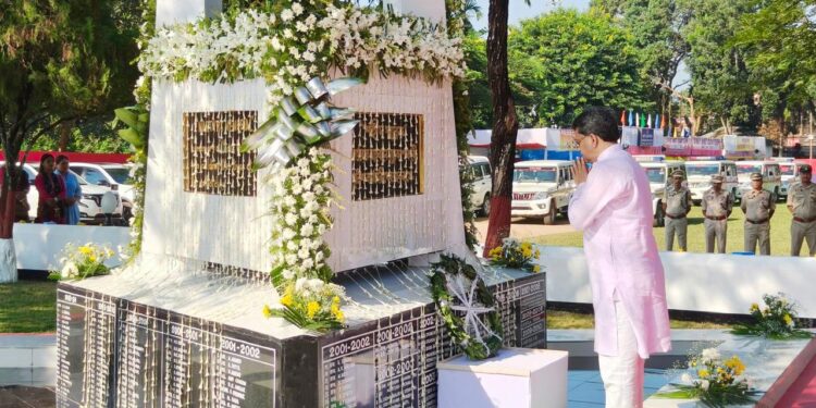 আজ এডি নগর পুলিশ গ্রাউন্ডে গৌরব ও শ্রদ্ধার পরিবেশে পালিত হল পুলিশ স্মারক দিবস। শহিদ পুলিশ সদস্যদের প্রতি জানানো হল গভীর শ্রদ্ধাঞ্জলি।