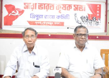 কৃষকদের দাবি ঘিরে মুখ্য সচিবের সঙ্গে বৈঠকের পর সাংবাদিক সম্মেলনে সারা ভারত কৃষক সভা! পবিত্র কর ও অঘোর দেববর্মা জানালেন ১০ দফা দাবির অগ্রগতি ও পরবর্তী কর্মসূচি।