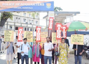 শিক্ষা ব্যবস্থার উন্নয়নের দাবিতে এআইডিএসও’র পক্ষ থেকে প্রশাসনের নিকট ডেপুটেশন প্রদান।