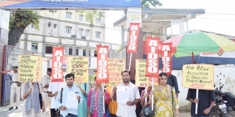শিক্ষা ব্যবস্থার উন্নয়নের দাবিতে এআইডিএসও’র পক্ষ থেকে প্রশাসনের নিকট ডেপুটেশন প্রদান।