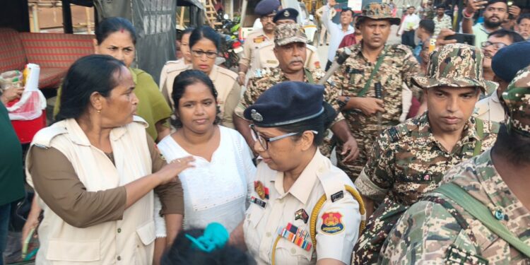 কনটেন্ট ক্রিয়েটার মাধবী বিশ্বাসের বিরুদ্ধে তদন্তে নতুন মোড়! আদালতের নির্দেশে ৩ দিনের পুলিশ রিমান্ডে রাখা হবে মাধবী বিশ্বাসকে। জামিনের আবেদন খারিজ, আগামী ৩০ অক্টোবর ফের আদালতে পেশ করা হবে তাঁকে।