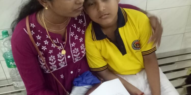 উমাকান্ত ইংরেজি মাধ্যম স্কুলে চাঞ্চল্যকর দুর্ঘটনা! ক্লাস চলাকালীন ভেঙে পড়ল ছাদ পাখা, গুরুতর আহত তৃতীয় শ্রেণির ছাত্র। আহত শিশুটি বর্তমানে আইজিএম হাসপাতালে চিকিৎসাধীন।