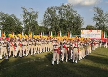একতা দিবস উপলক্ষে এডি নগর পুলিশ মাঠে আয়োজিত বর্ণাঢ্য প্যারেড অনুষ্ঠান।