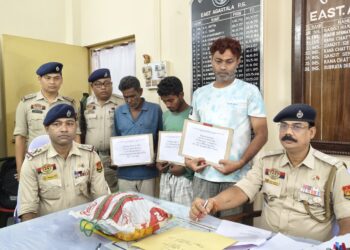 নেশা বিরোধী অভিযানে বড় সাফল্য! কলেজ টিলা এলাকা থেকে হেরোইন ও কফসিরাপ সহ ৪ জনকে গ্রেফতার করল পূর্ব থানার পুলিশ। অভিযান অব্যাহত থাকবে বলে জানালেন ওসি সুব্রত দেবনাথ।