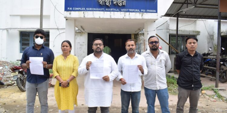 বিভিন্ন জনস্বাস্থ্য সম্পর্কিত দাবি নিয়ে স্বাস্থ্য দপ্তরে ডেপুটেশন দিল ত্রিপুরা প্রদেশ যুব কংগ্রেস।