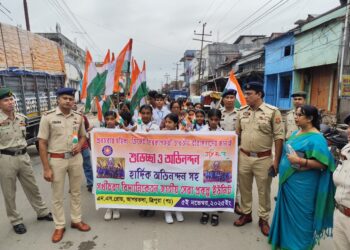 সচেতন সমাজ গঠনে স্কুল পর্যায়ে উদ্যোগ। সখীচরন বিদ্যানিকেতন ইউনিট ও পশ্চিম থানার যৌথ প্রচেষ্টায় সফল সচেতনতা কর্মশালা অনুষ্ঠিত।
