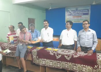 পশ্চিম ত্রিপুরা জেলার বিশেষ চাহিদাসম্পন্ন শিক্ষার্থীদের মধ্যে শিক্ষণ সামগ্রী বিতরণ কর্মসূচি অনুষ্ঠিত হলো আগরতলায়। উপস্থিত ছিলেন বিভিন্ন শিক্ষা প্রতিষ্ঠানের শিক্ষক-শিক্ষিকা ও কর্মকর্তারা।