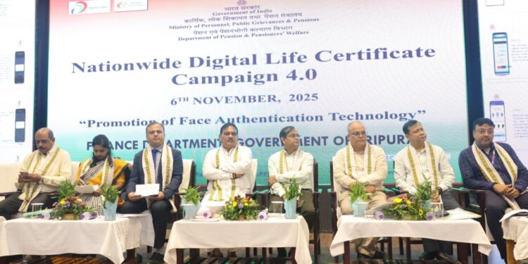 ডিজিটাল লাইফ সার্টিফিকেট ক্যাম্পেইন 4.0 (জীবন প্রমাণ) উপলক্ষে রাজধানীর মুক্তধারা অডিটোরিয়ামে অনুষ্ঠিত রাজ্যস্তরীয় কর্মশালার উদ্বোধন করলেন অর্থমন্ত্রী প্রনজিৎ সিংহ রায়।