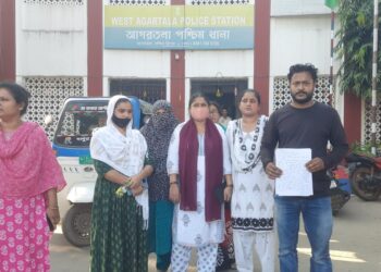 বর্ডার গোলচক্কর এলাকায় দুষ্কৃতীদের তাণ্ডবে চরমভাবে বিরক্ত স্থানীয় বাসিন্দারা, অবশেষে নালিশ জানাতে পশ্চিম থানায় পৌঁছালেন তারা।