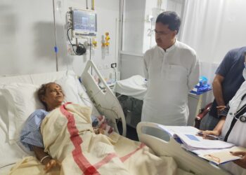 জিবি হাসপাতালে প্রাক্তন মুখ্যমন্ত্রী মানিক সরকারের স্ত্রী পাঁচালী ভট্টাচার্যকে দেখতে গেলেন মুখ্যমন্ত্রী ডা. মানিক সাহা। পাঁচালী দেবীর শারীরিক অবস্থার খোঁজখবর নিলেন ও তার দ্রুত সুস্থতা কামনা করলেন মুখ্যমন্ত্রী।