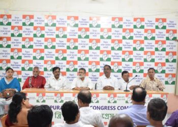 গেরুয়া শিবিরের বিরুদ্ধে সরব হয়ে তীব্র সমালোচনায় মুখর হাত শিবির।