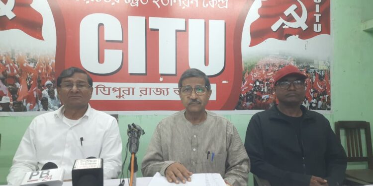 সোনামুড়া রুটের ৪টি বাস লাইনচ্যুতির প্রতিবাদে ক্ষোভ প্রকাশ সিটু নেতৃত্বের।