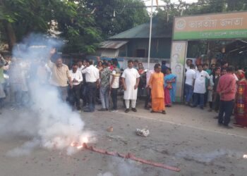 আগরতলায় বিহার নির্বাচনে এনডিএ–র জয়ের আনন্দে অভিনন্দন মিছিল করেছে বিজেপি। শহরজুড়ে কর্মী–সমর্থকদের উৎসবমুখর শোভাযাত্রা অনুষ্ঠিত হয়।