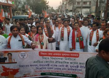 বিহার বিধানসভা নির্বাচনে এনডিএ–র জয়ের আনন্দে অভিনন্দন মিছিল করল জেলা বিজেপি। 