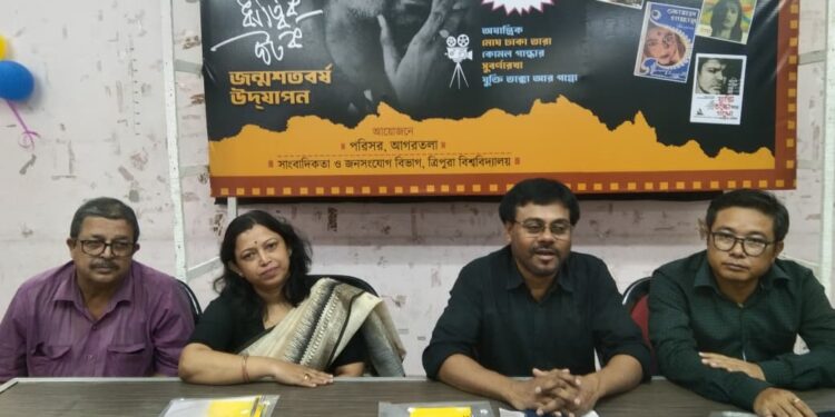 ঋত্বিক ঘটকের সৃষ্টিশীল অবদান তুলে ধরে আগামী দিনের কর্মসূচি ঘোষণা করেন আয়োজকবৃন্দ সাংবাদিক সম্মেলনে।